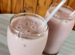 Una foto de 🍓🍌Smoothie de frutillas y banana 🍌🍓