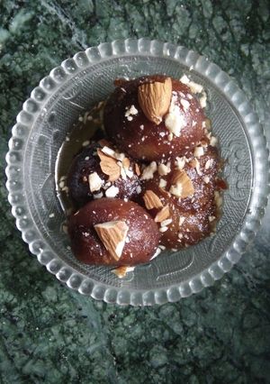 A picture of Bread gulabjamun.