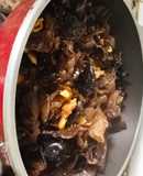 Pollo con hongo negro