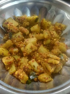 சுரைக்காய் வேர்க்கடலை பொரியல் (Suraikkai verkadalai poriyal recipe in tamil) செய்முறை முக்கிய புகைப்படம்