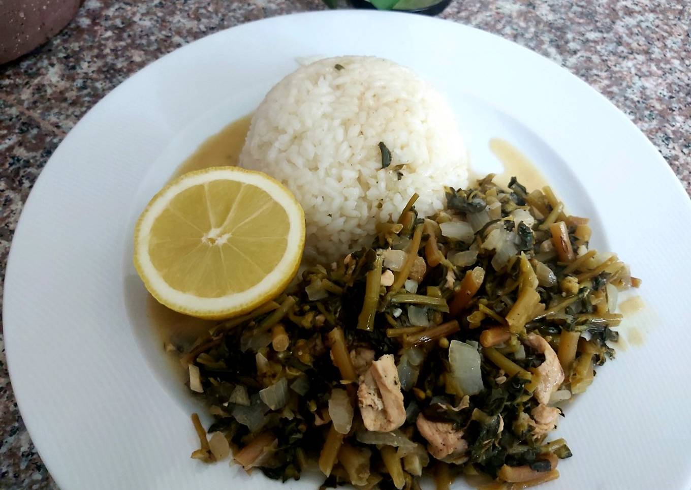 Common purslane with chicken and rice