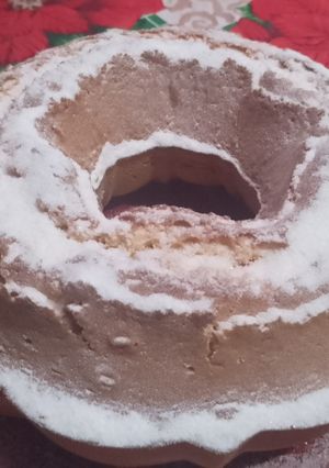 A picture of Yogurt Pound Cake.