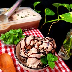 A picture of Mint Chocolate Ice cream.
