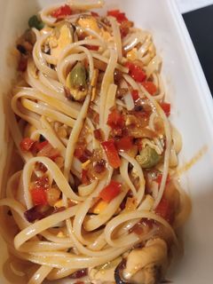 Una foto de Espaguetis con mejillones de lata