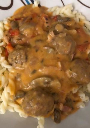Betyáros húsgombóc copfocska tésztával recept fotója