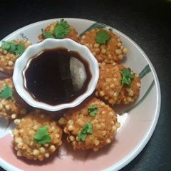 A picture of Sabudana vada.