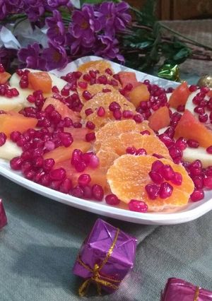 A picture of Apple papaya salad.