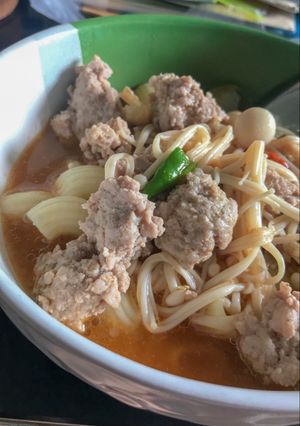 รูปของ มักกะโรนีต้มยำเห็ด