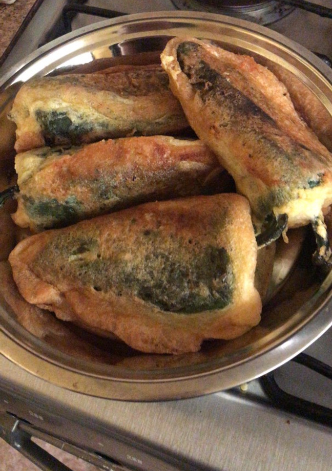 Una foto de Chiles rellenos de pollo