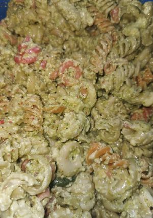 Una foto de Pasta al pesto de albahaca a mi estilo