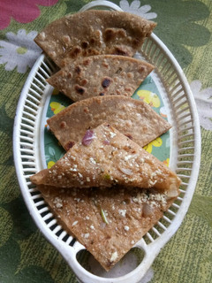 A picture of Aachari Paneer Paratha.