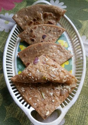 A picture of Aachari Paneer Paratha.