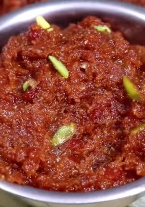 गाजर का हलवा(gajar ka halwa recipe in hindi) रेसिपी मुख्य फोटो