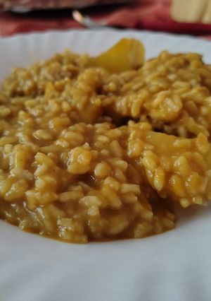 Una foto de Arroz con bacalao 🥘🐟