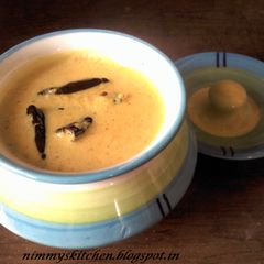 A picture of Morozhicha Koottan/Vegetable In Curd Gravy.