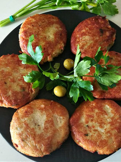 Una foto de Tortitas de papas y atún