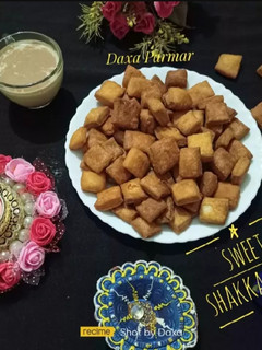 A picture of Sweet Shakkarpara (Shankarpali).