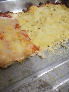 Una foto de Pizza de coliflor (vegetariana)