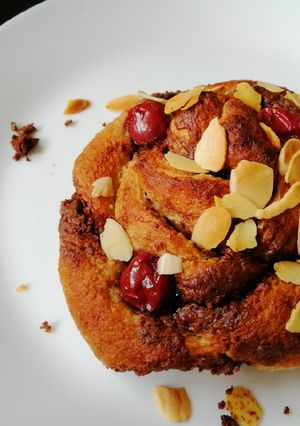 Teljes kiőrlésű mandulás - meggyes csiga recept fotója