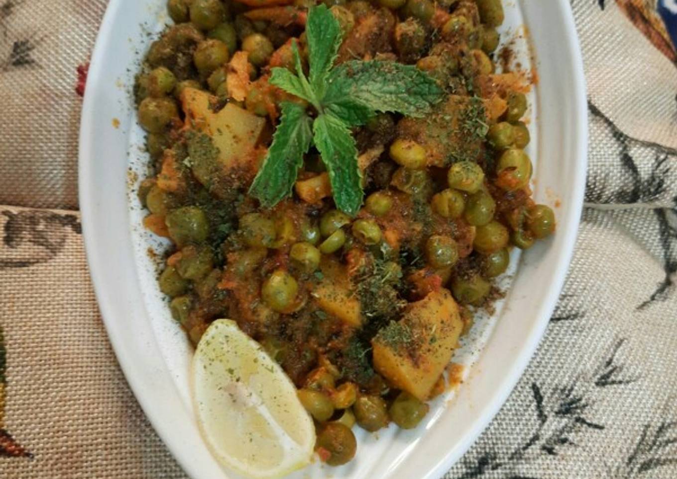 Dry aloo matar