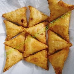 A picture of Qeema(mini) Samosa K&Ns style.