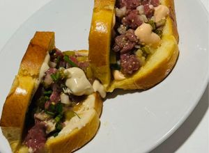 Una foto de Brioche de steak tartar
