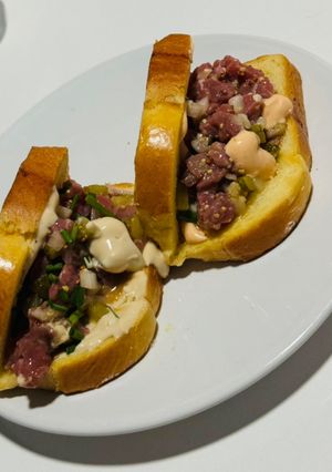 Una foto de Brioche de steak tartar