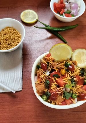 A picture of Ghugni chaat.