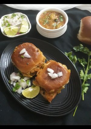 मसाला पाव भाजी (masala pav bhaji recipe in Hindi) रेसिपी मुख्य फोटो