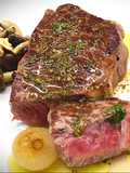 Controfiletto con salsa chimichurri, borettane, funghi e noci