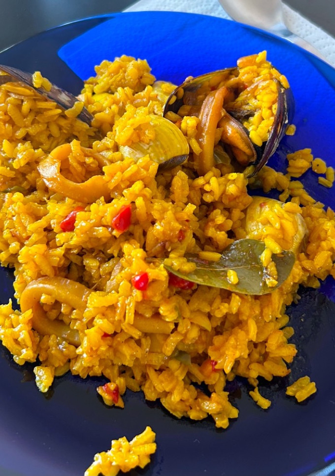 Una foto de Paella