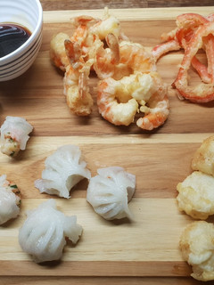 Una foto de Langostinos y Vieiras en tempura sin gluten
