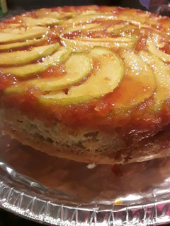 Una foto de Tarta invertida de manzanas verdes 🍏🍏🍏
