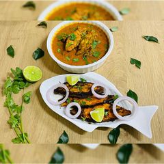 A picture of Kerala style Fish curry and Fish fry.