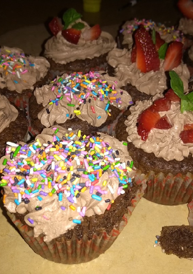 Una foto de • Cupcakes de chocolate •