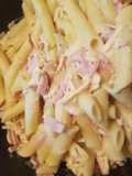 Penne con pollo y jamón