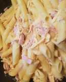 Penne con pollo y jamón