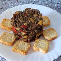 Una foto de Revuelto de morcilla con manzana