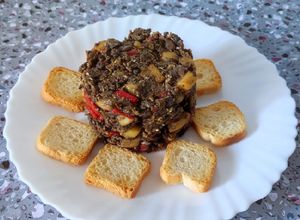 Foto principal de Revuelto de morcilla con manzana