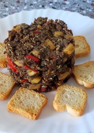 Una foto de Revuelto de morcilla con manzana