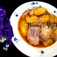 A picture of Chicken and potatoes pepper soup.