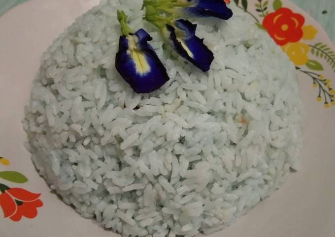 Nasi uduk bunga telang