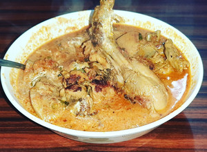 A picture of Chicken tikka masala.