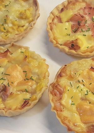 Una foto de Mini tartas de jamón choclo y queso