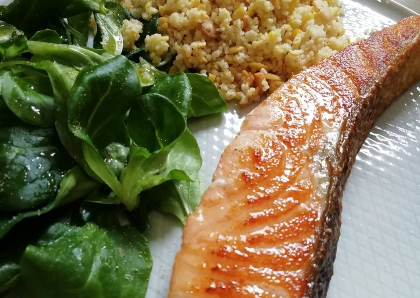 Pavé de saumon, mâche et mélange 4 céréales