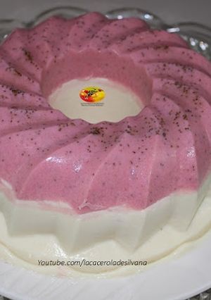 Una foto de Mousse de fresas con guanábana/recetas colombianas