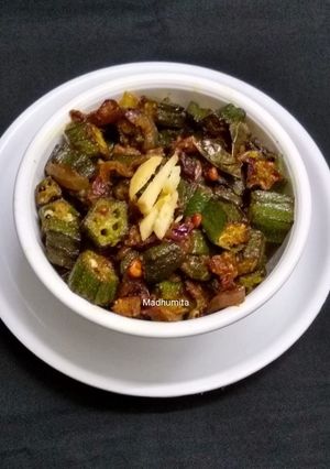 A picture of Fried Bhindi Masala.