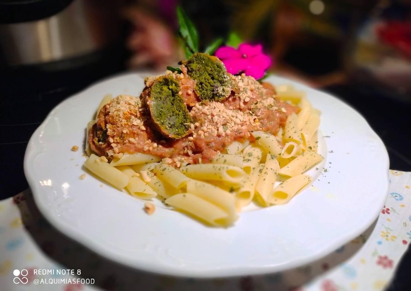Pasta con Albóndigas Veganas y Salsa de Tomate al Estilo hindú