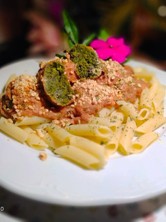 Una foto de Pasta con Albóndigas Veganas y Salsa de Tomate al Estilo hindú