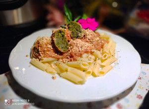 Foto principal de Pasta con Albóndigas Veganas y Salsa de Tomate al Estilo hindú